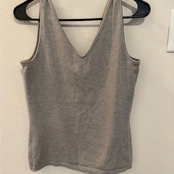 Gray Fitted Sleeveless Tank Top - Picture 5 of 6